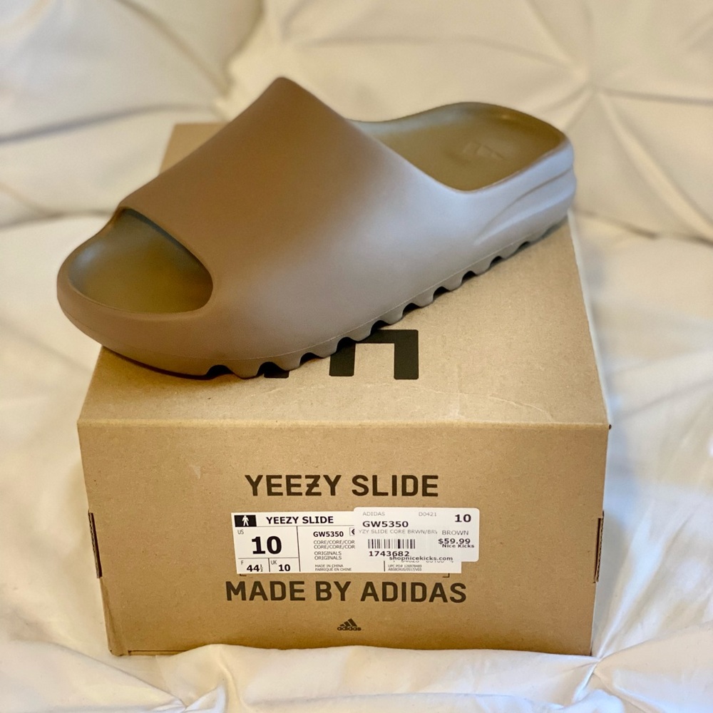 Yeezy Slide Core Brown Size 10